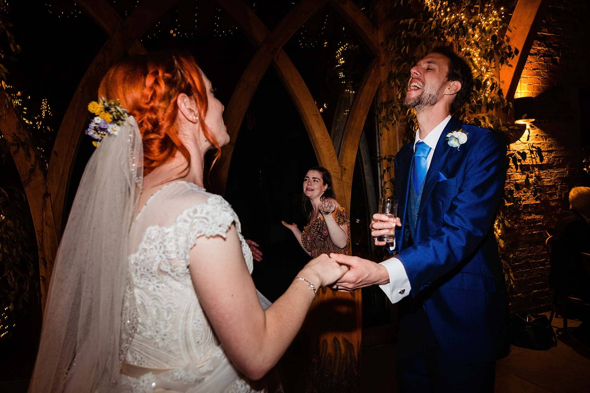 Shustoke Barn in Warwickshire wedding photography by emma and rich.